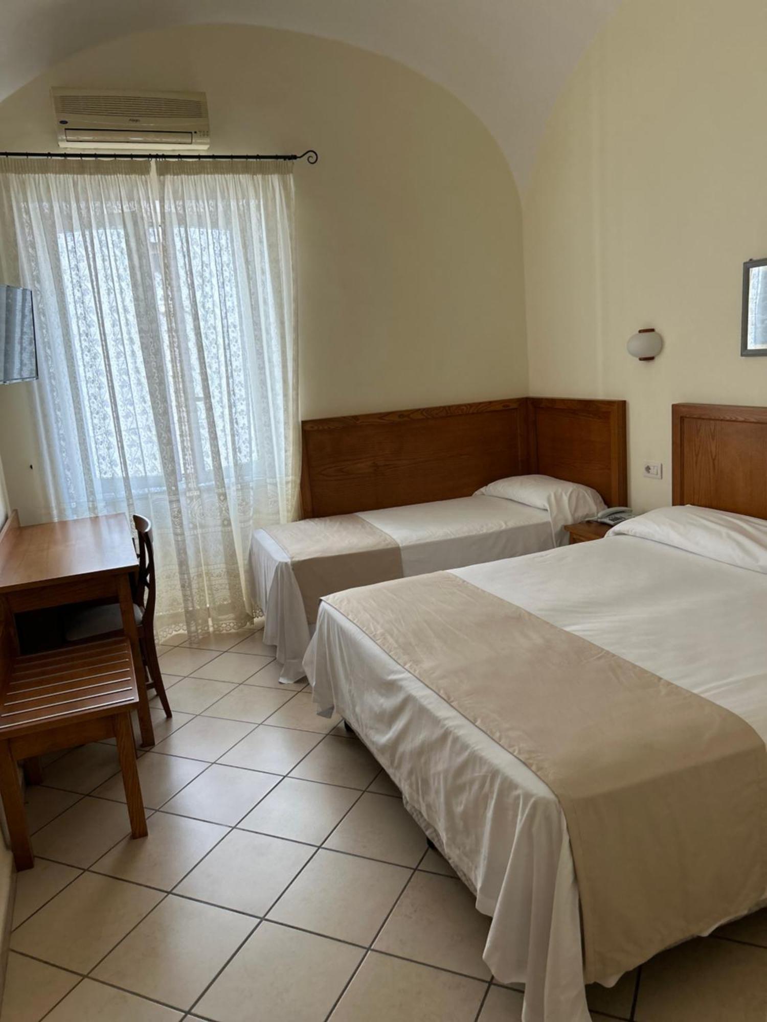 Hotel Da Raffaele Ischia Phòng bức ảnh